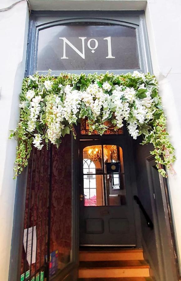 Mademoiselle's Boutique Апартаменты