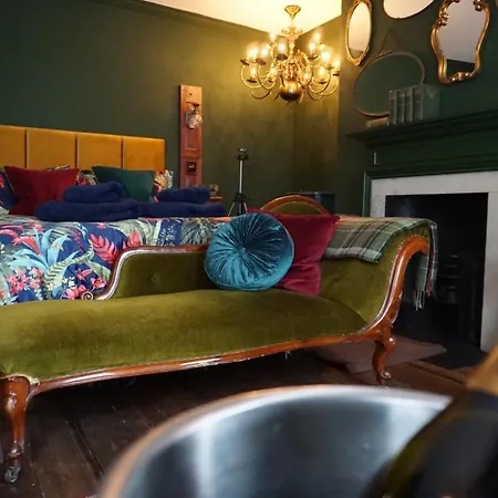 Mademoiselle'S Boutique Holiday Accommodation Уитби Экстерьер фото