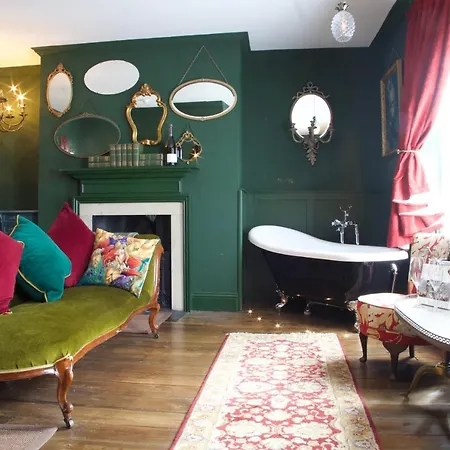 Mademoiselle'S Boutique Holiday Accommodation Уитби Экстерьер фото