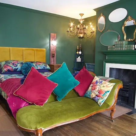 Mademoiselle'S Boutique Holiday Accommodation Уитби Экстерьер фото