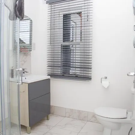 Mademoiselle'S Boutique Holiday Accommodation Уитби Экстерьер фото