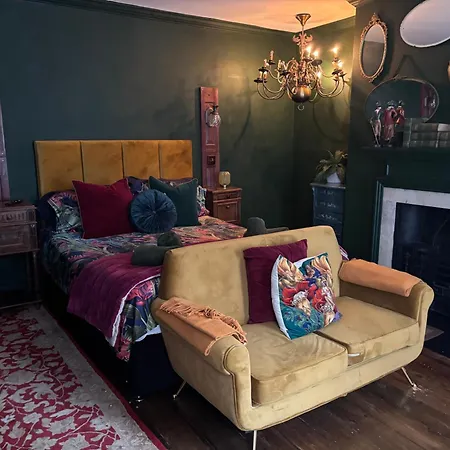Mademoiselle'S Boutique Holiday Accommodation Уитби Экстерьер фото