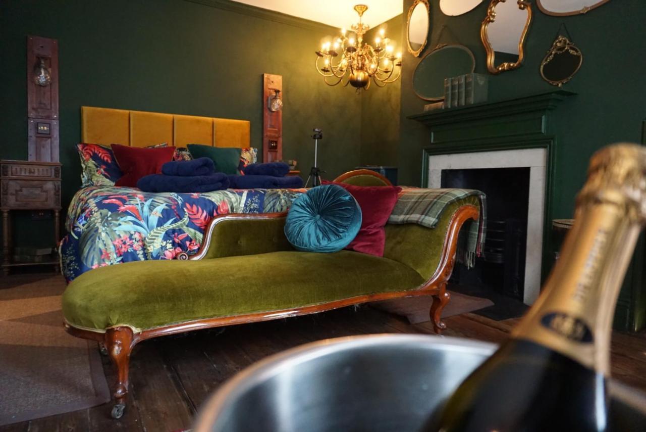 Mademoiselle's Boutique Apartment *