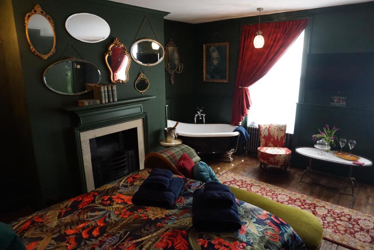 Mademoiselle's Boutique Apartment
