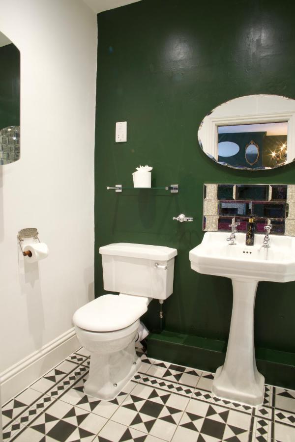 Apartment Mademoiselle's Boutique Whitby