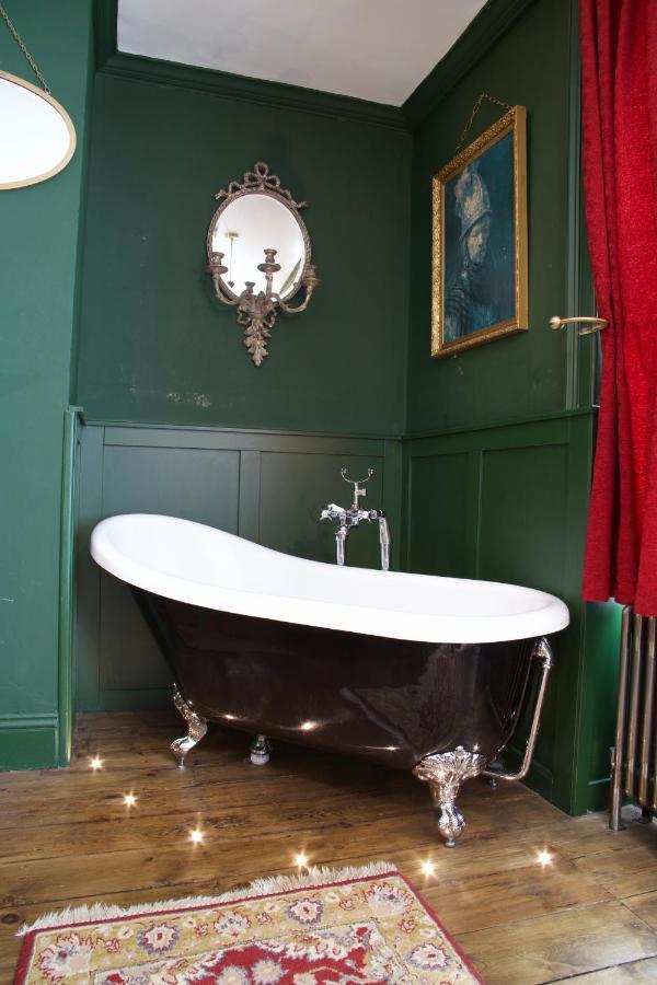 Mademoiselle's Boutique Apartment *