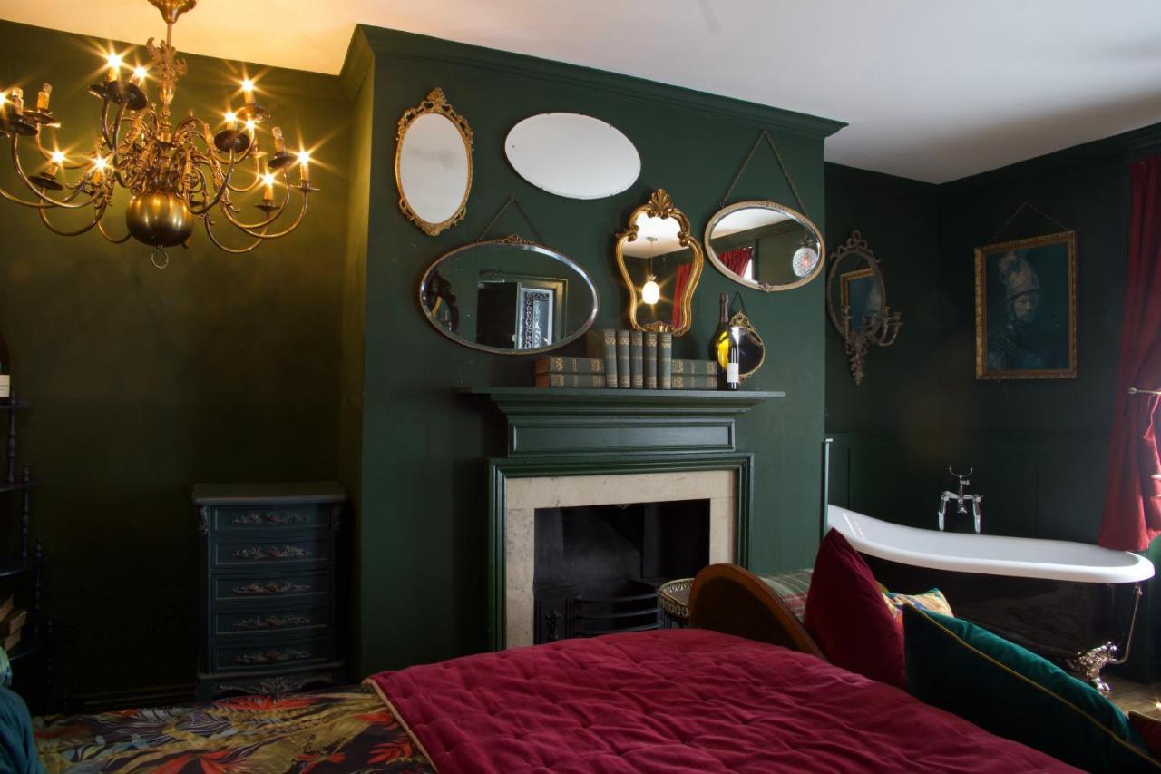 Mademoiselle's Boutique Apartment