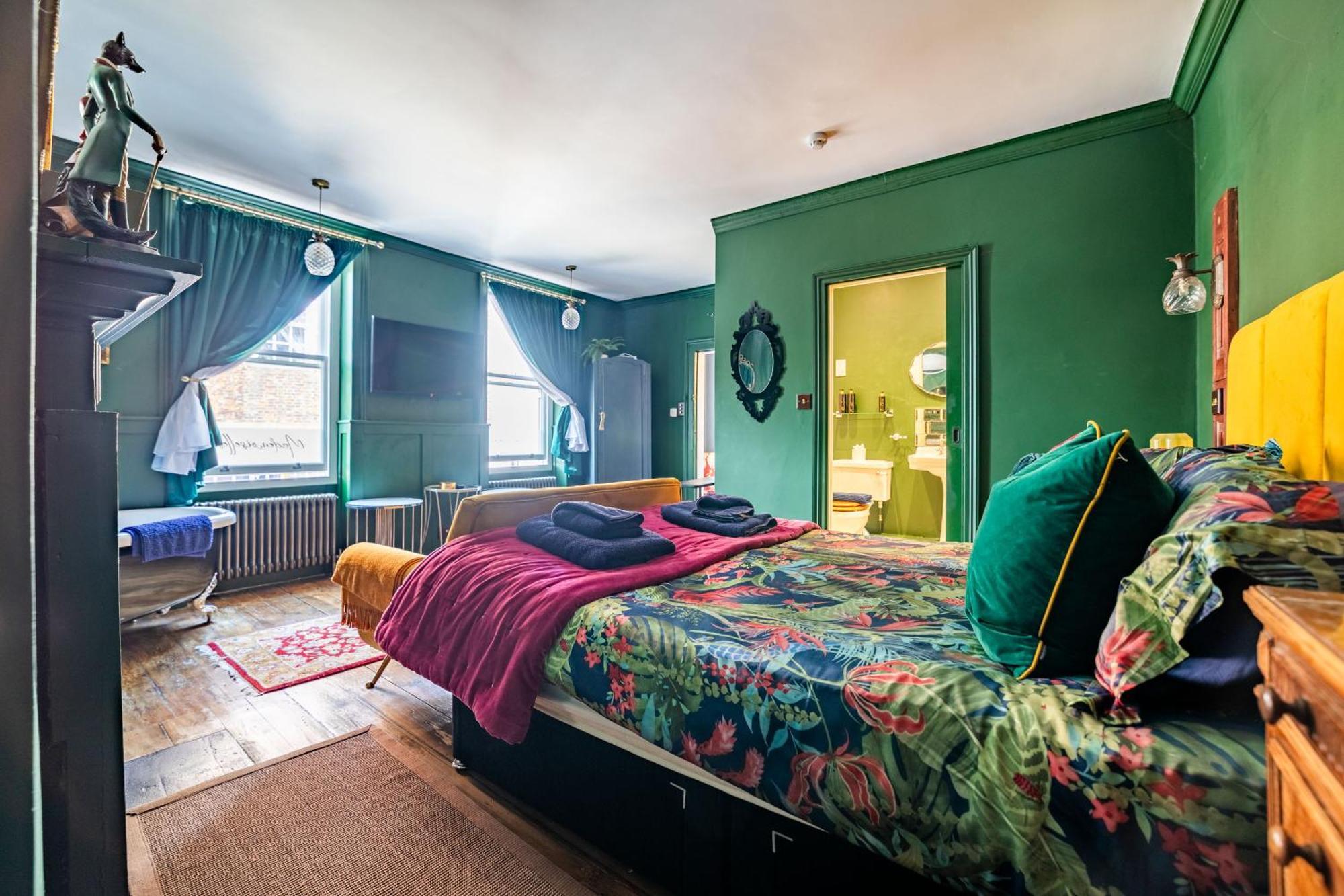 Mademoiselle's Boutique Apartment *