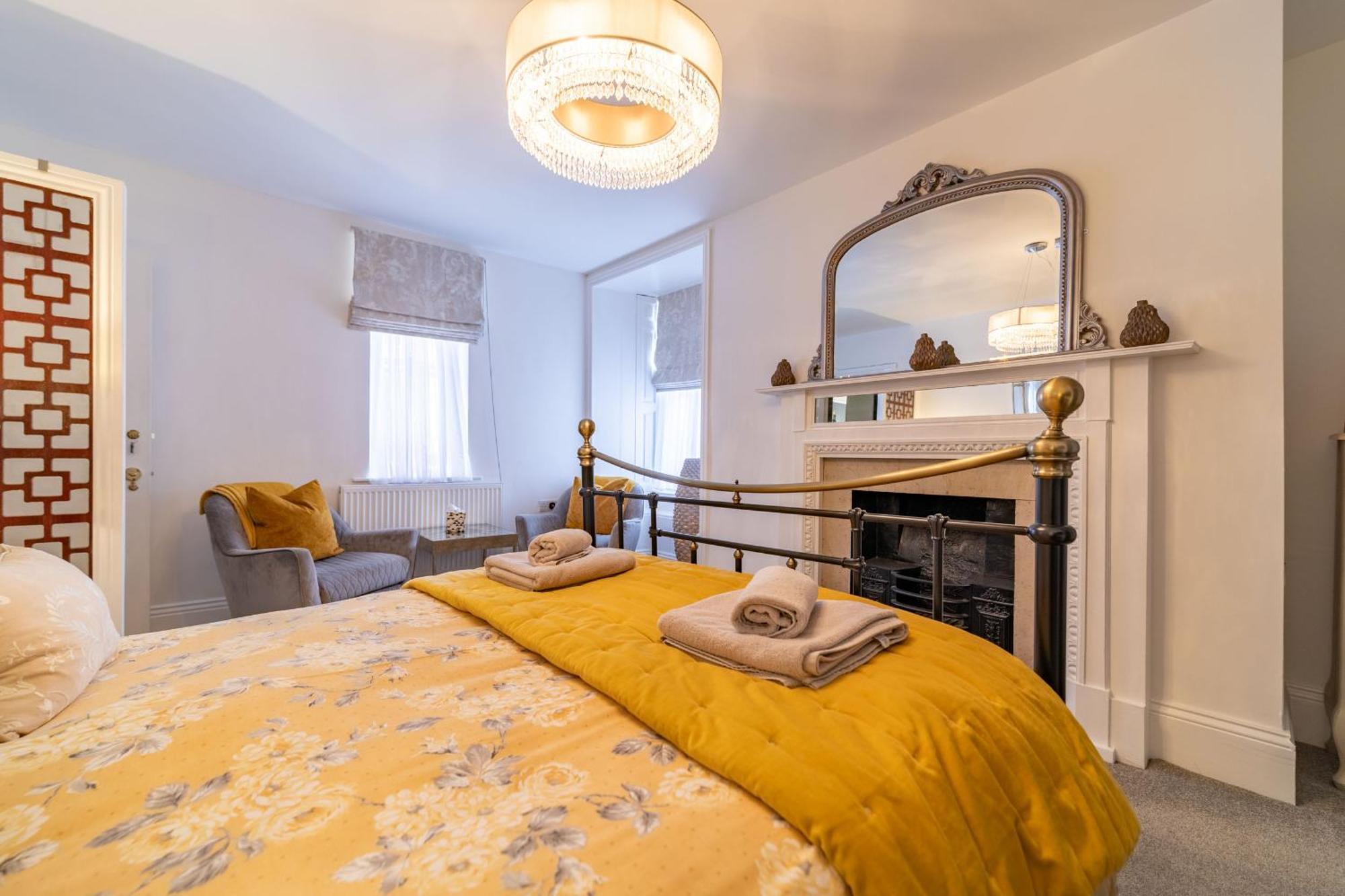 Mademoiselle's Boutique Apartment *